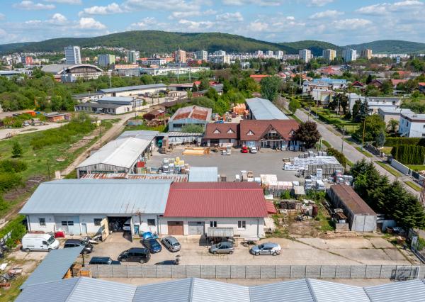 Exkluzívne na predaj  polyfunkčný objekt v Humennom