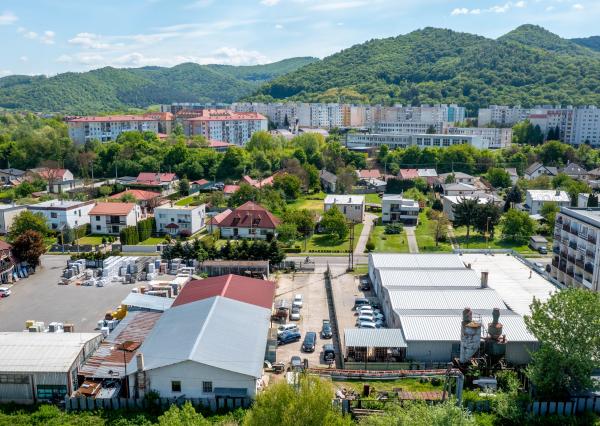 Exkluzívne na predaj  polyfunkčný objekt v Humennom