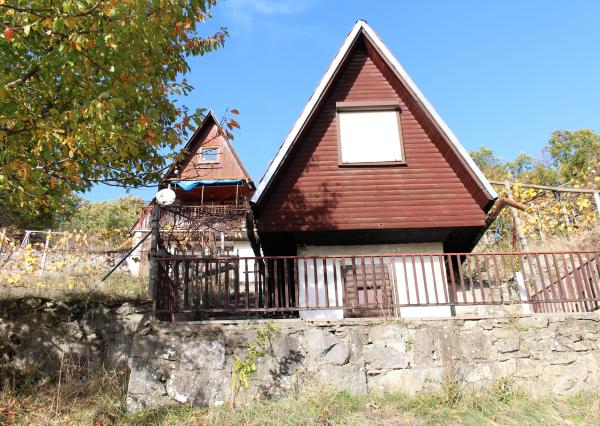 REZERVOVANÉ - Chata a chatka -160 m2,polosamota, Krupina – Stará hora, pozemky 5115 m2, okr. Krupina