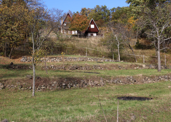 REZERVOVANÉ - Chata a chatka -160 m2,polosamota, Krupina – Stará hora, pozemky 5115 m2, okr. Krupina