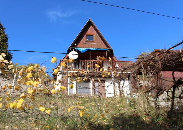 REZERVOVANÉ - Chata a chatka -160 m2,polosamota, Krupina – Stará hora, pozemky 5115 m2, okr. Krupina