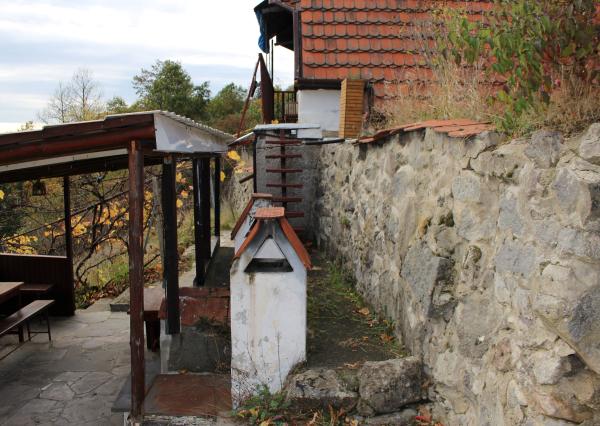 REZERVOVANÉ - Chata a chatka -160 m2,polosamota, Krupina – Stará hora, pozemky 5115 m2, okr. Krupina