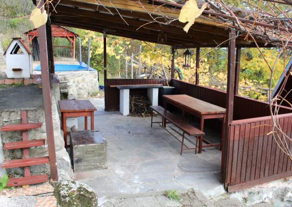 REZERVOVANÉ - Chata a chatka -160 m2,polosamota, Krupina – Stará hora, pozemky 5115 m2, okr. Krupina