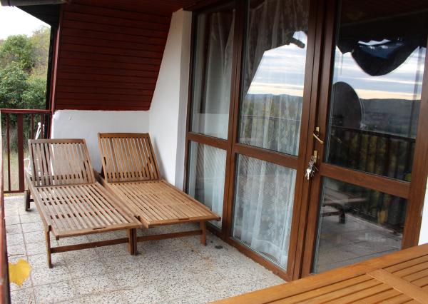 REZERVOVANÉ - Chata a chatka -160 m2,polosamota, Krupina – Stará hora, pozemky 5115 m2, okr. Krupina