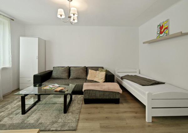 Prenájom 1-izbového bytu, 38 m2, ulica A.Hlinku, Piešťany