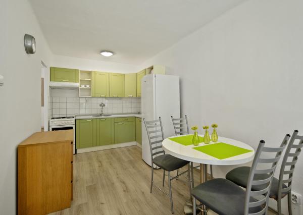 Prenájom 1-izbového bytu, 38 m2, ulica A.Hlinku, Piešťany