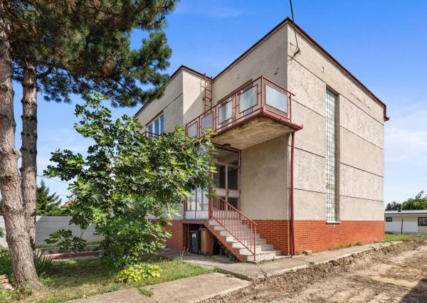 REZERVOVANÉ - Na predaj rodinný dom v Seredi vhodný na rekonštrukciu