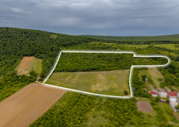 Investičný pozemok o veľkosti 44.007 m2 v obci Černochov vhodný na developerský projekt