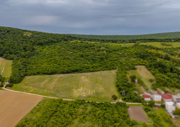 Investičný pozemok o veľkosti 44.007 m2 v obci Černochov vhodný na developerský projekt