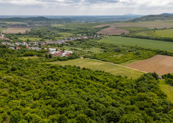 Investičný pozemok o veľkosti 44.007 m2 v obci Černochov vhodný na developerský projekt