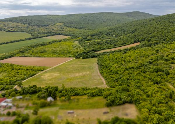 Investičný pozemok o veľkosti 44.007 m2 v obci Černochov vhodný na developerský projekt