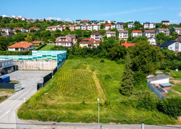 Stavebný pozemok na Dlhej ulici vo Vranove nad Topľou, pri Kauflande