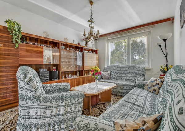 REZERVOVANÉ - Na predaj 3-izbový byt, čiastočná rekonštrukcia, 68 m2, Súmračná ulica, Bratislava-Ružinov