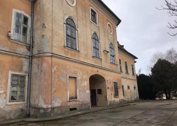 Barokový Kaštieľ rodiny Zichyovcov v obci ŽELOVCE