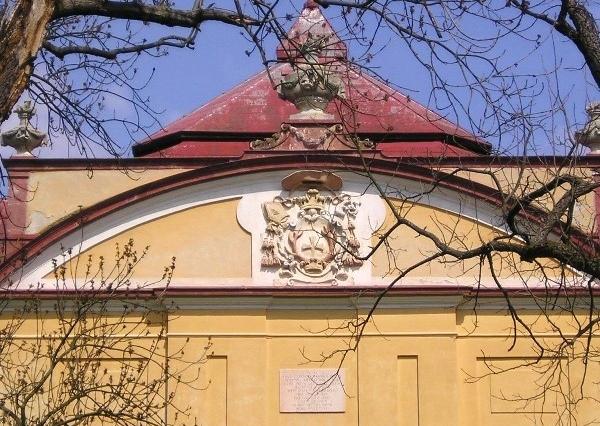 Barokový Kaštieľ rodiny Zichyovcov v obci ŽELOVCE