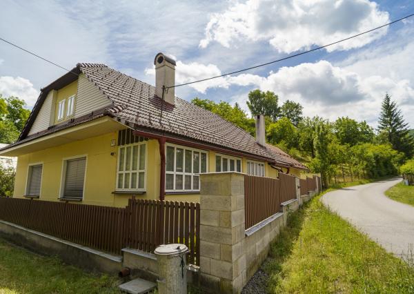 TOP CENA !!! Exkluzívne na predaj rodinný dom na priestrannom pozemku s výmerou 3 223 m² v obci Ilija