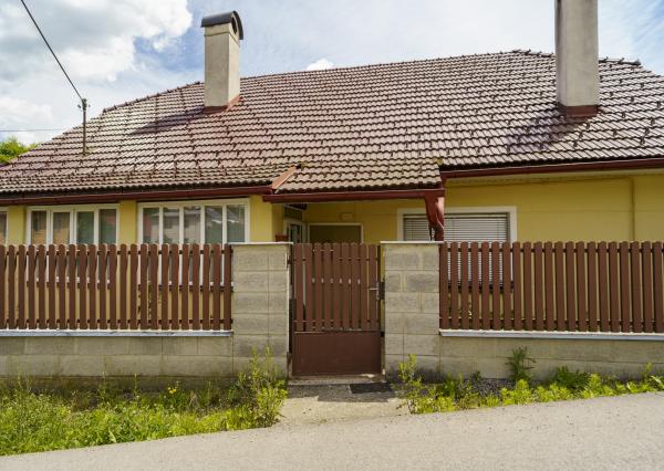TOP CENA !!! Exkluzívne na predaj rodinný dom na priestrannom pozemku s výmerou 3 223 m² v obci Ilija