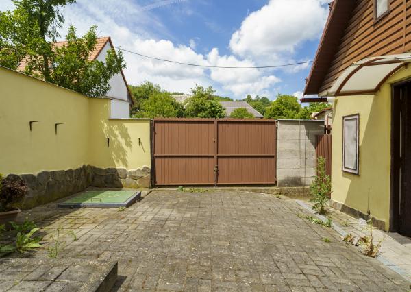 TOP CENA !!! Exkluzívne na predaj rodinný dom na priestrannom pozemku s výmerou 3 223 m² v obci Ilija