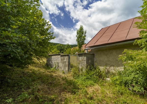 TOP CENA !!! Exkluzívne na predaj rodinný dom na priestrannom pozemku s výmerou 3 223 m² v obci Ilija