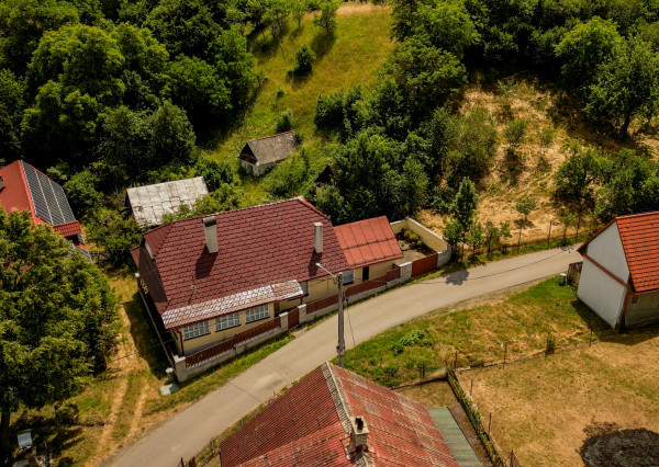 TOP CENA !!! Exkluzívne na predaj rodinný dom na priestrannom pozemku s výmerou 3 223 m² v obci Ilija