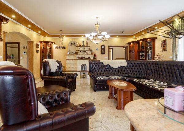 Rodinná rezidencia s parkovou úpravou záhrady na veľkorysom pozemku s bazénom , Rajka