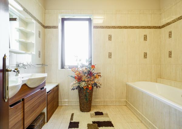 Rodinná rezidencia s parkovou úpravou záhrady na veľkorysom pozemku s bazénom , Rajka