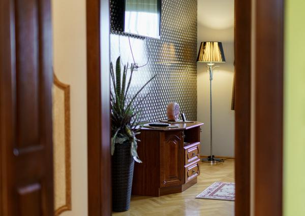 Rodinná rezidencia s parkovou úpravou záhrady na veľkorysom pozemku s bazénom , Rajka