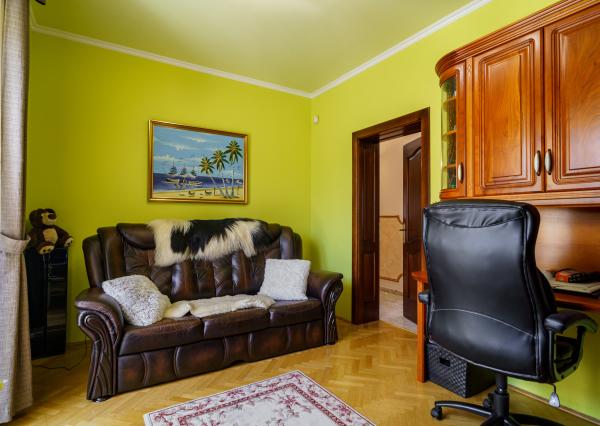 Rodinná rezidencia s parkovou úpravou záhrady na veľkorysom pozemku s bazénom , Rajka