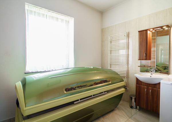 Rodinná rezidencia s parkovou úpravou záhrady na veľkorysom pozemku s bazénom , Rajka