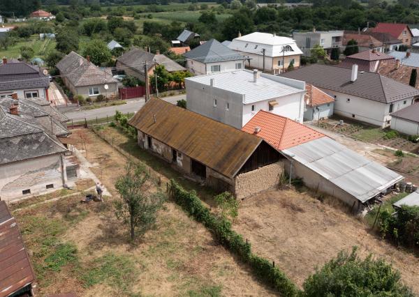 Exkluzívne na predaj stavebný pozemok o výmere 1070 m2 v obci Soľnička