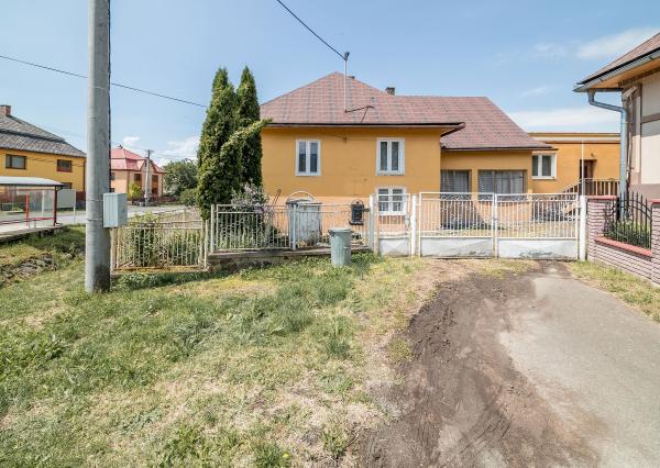 REZERVOVANÉ - Rodinný dom s 2 garážami na predaj, Opiná, Košice - okolie