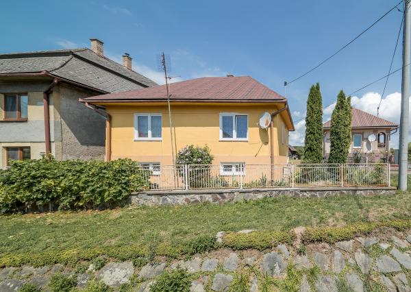 REZERVOVANÉ - Rodinný dom s 2 garážami na predaj, Opiná, Košice - okolie