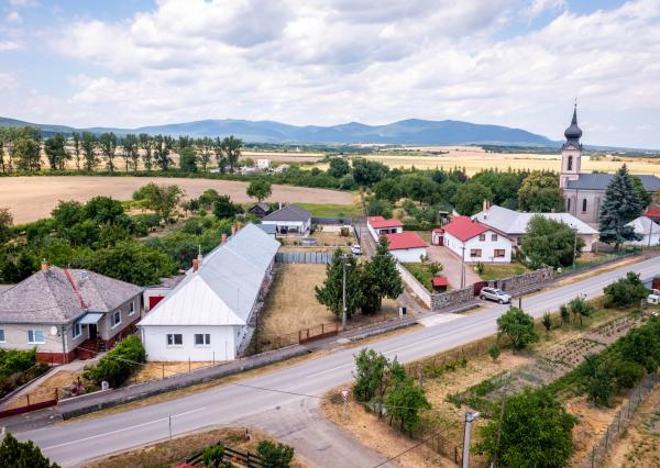 Exkluzívne na predaj byty s vlastným pozemkom v obci Zbehňov!