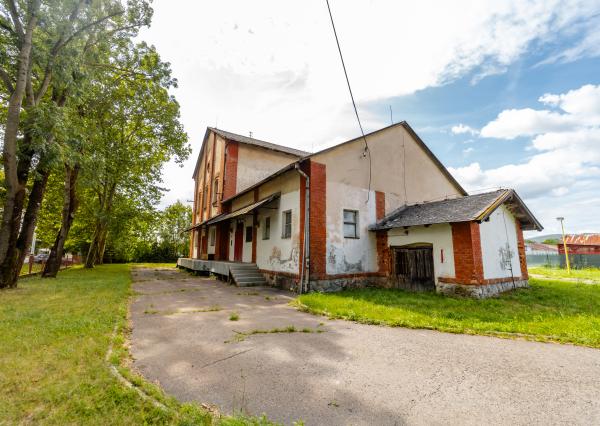 Ponúkame na predaj budovu / skladový priestor v Strážskom