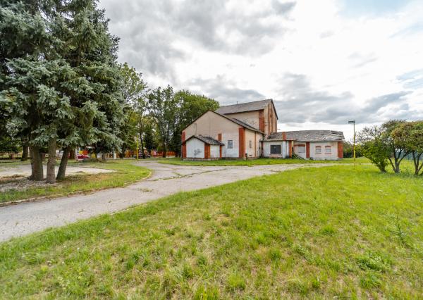 Ponúkame na predaj budovu / skladový priestor v Strážskom