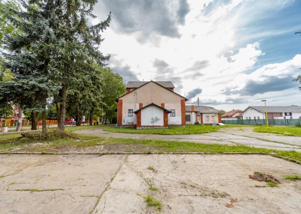 Ponúkame na predaj budovu / skladový priestor v Strážskom