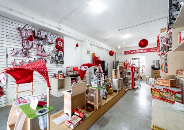 Ponúkame na predaj budovu / skladový priestor v Strážskom