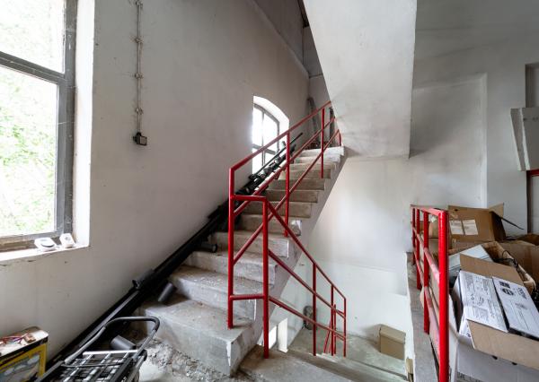 Ponúkame na predaj budovu / skladový priestor v Strážskom