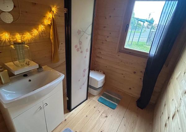 Na predaj štýlová chatka s rozsiahlym pozemkom, Novajidrány, Maďarsko