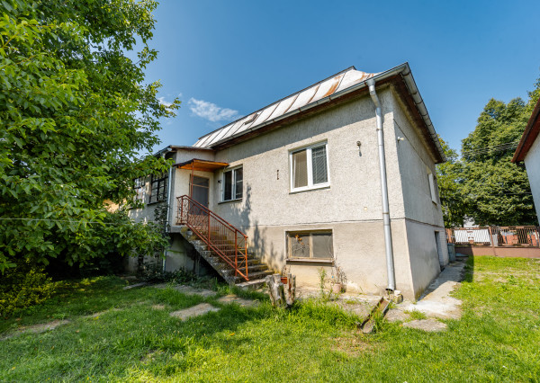 EXKLUZÍVNE vám ponúkame na predaj 3 izbový rodinný dom v príjemnej lokalite Veľkých Kapušian (okr. Michalovce).