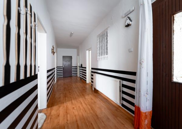 EXKLUZÍVNE vám ponúkame na predaj 3 izbový rodinný dom v príjemnej lokalite Veľkých Kapušian (okr. Michalovce).