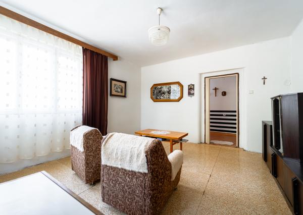 EXKLUZÍVNE vám ponúkame na predaj 3 izbový rodinný dom v príjemnej lokalite Veľkých Kapušian (okr. Michalovce).