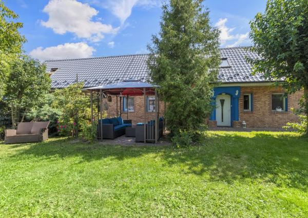 Predaj krásny vidiecky 5-izbový rodinný dom s bazénom so slanou vodou, 586 m2, Borský Mikuláš, okres Senica