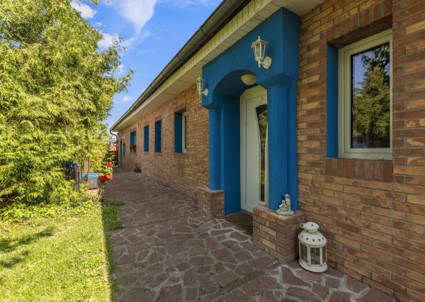 Predaj krásny vidiecky 5-izbový rodinný dom s bazénom so slanou vodou, 586 m2, Borský Mikuláš, okres Senica