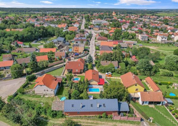 Predaj krásny vidiecky 5-izbový rodinný dom s bazénom so slanou vodou, 586 m2, Borský Mikuláš, okres Senica