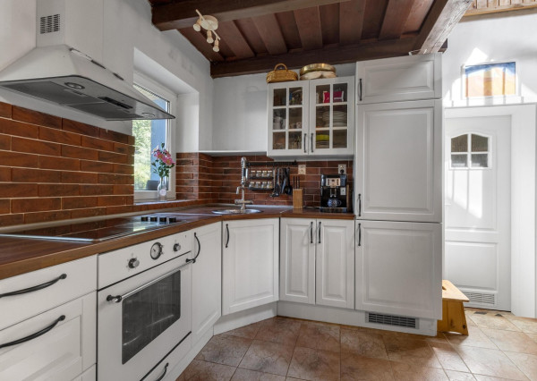 Predaj krásny vidiecky 5-izbový rodinný dom s bazénom so slanou vodou, 586 m2, Borský Mikuláš, okres Senica