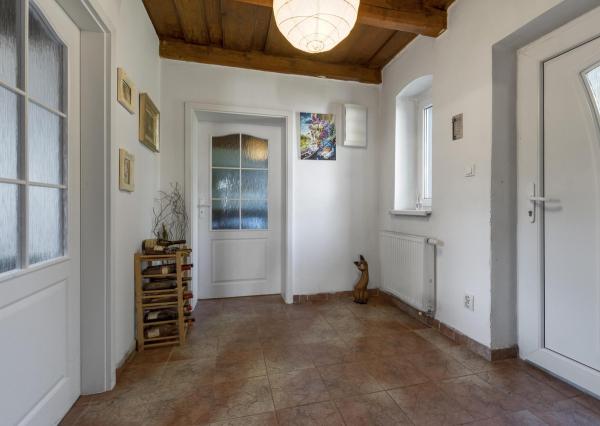 Predaj krásny vidiecky 5-izbový rodinný dom s bazénom so slanou vodou, 586 m2, Borský Mikuláš, okres Senica