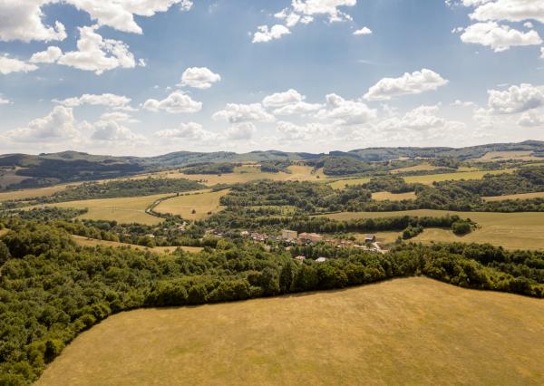 Rozsiahly pozemok vhodný na ranč, kemp alebo hobby farmu – 6,55 ha