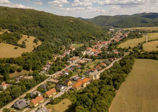 Rozsiahly pozemok vhodný na ranč, kemp alebo hobby farmu – 6,55 ha