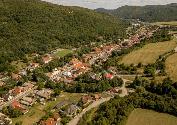 Rozsiahly pozemok vhodný na ranč, kemp alebo hobby farmu – 6,55 ha